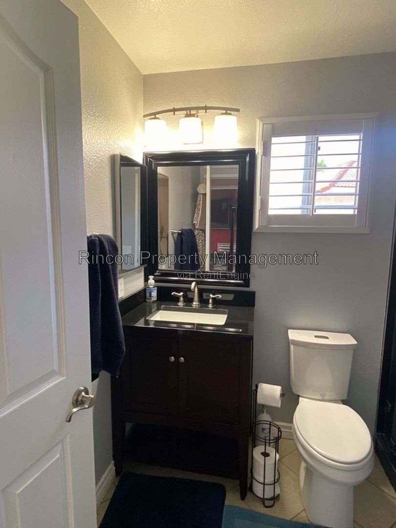 North Oxnard Home Available Now! 3 Bedrooms/2.5 Baths, Large Private Back Yard property image