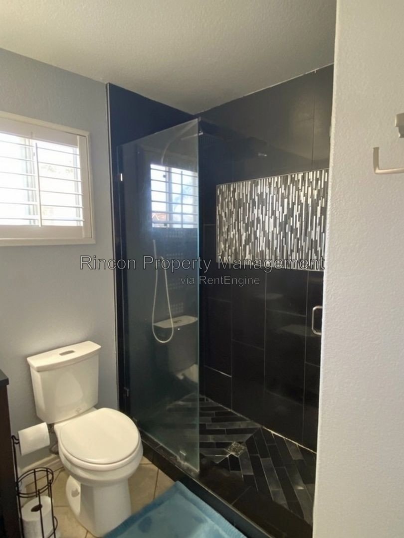 North Oxnard Home Available Now! 3 Bedrooms/2.5 Baths, Large Private Back Yard property image