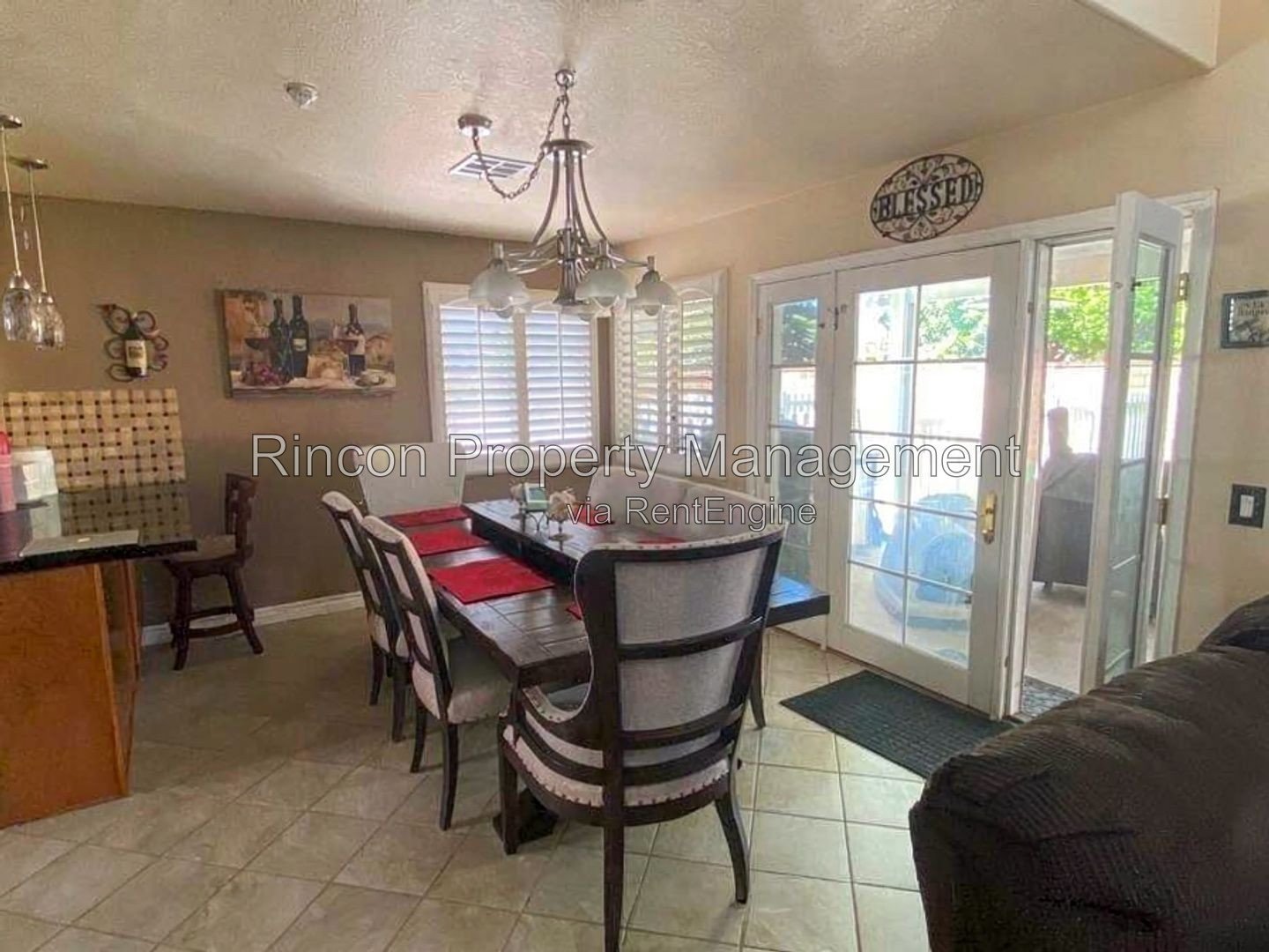 North Oxnard Home Available Now! 3 Bedrooms/2.5 Baths, Large Private Back Yard property image