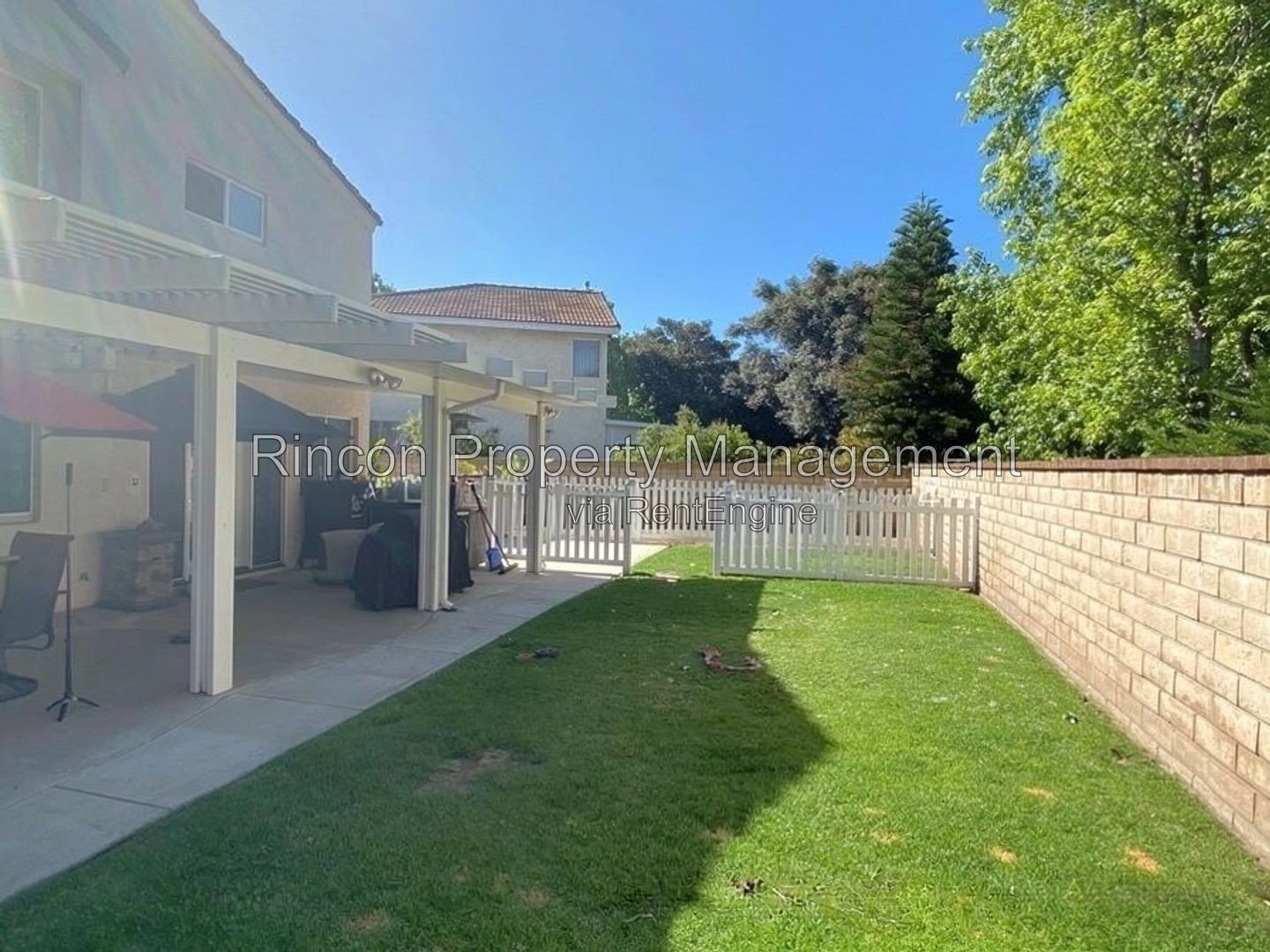 North Oxnard Home Available Now! 3 Bedrooms/2.5 Baths, Large Private Back Yard property image