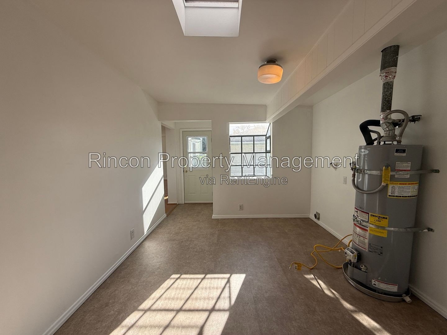 Available NOW *Midtown Home--3 Bedrooms/2.5 Baths* property image
