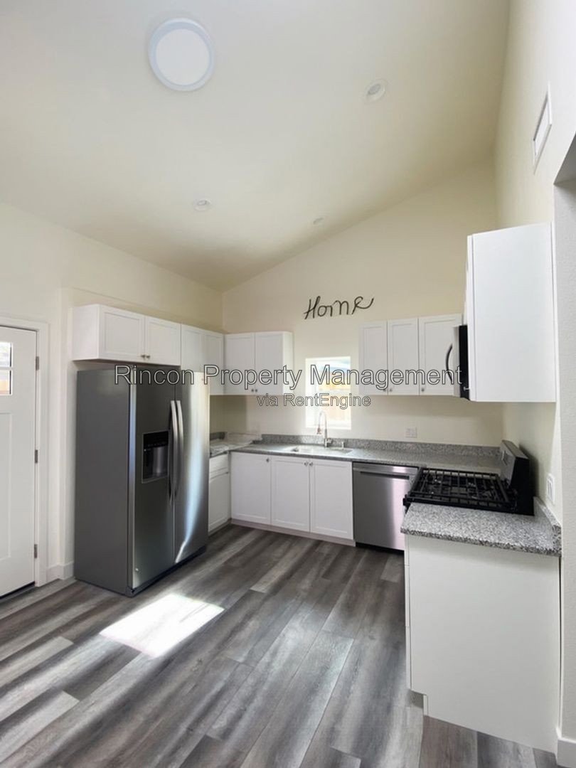 1 bedroom/1 bath *Thousand Oaks* property image
