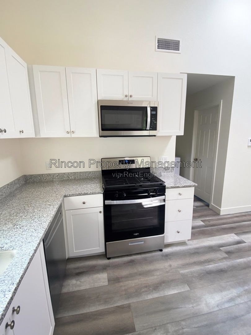 1 bedroom/1 bath *Thousand Oaks* property image