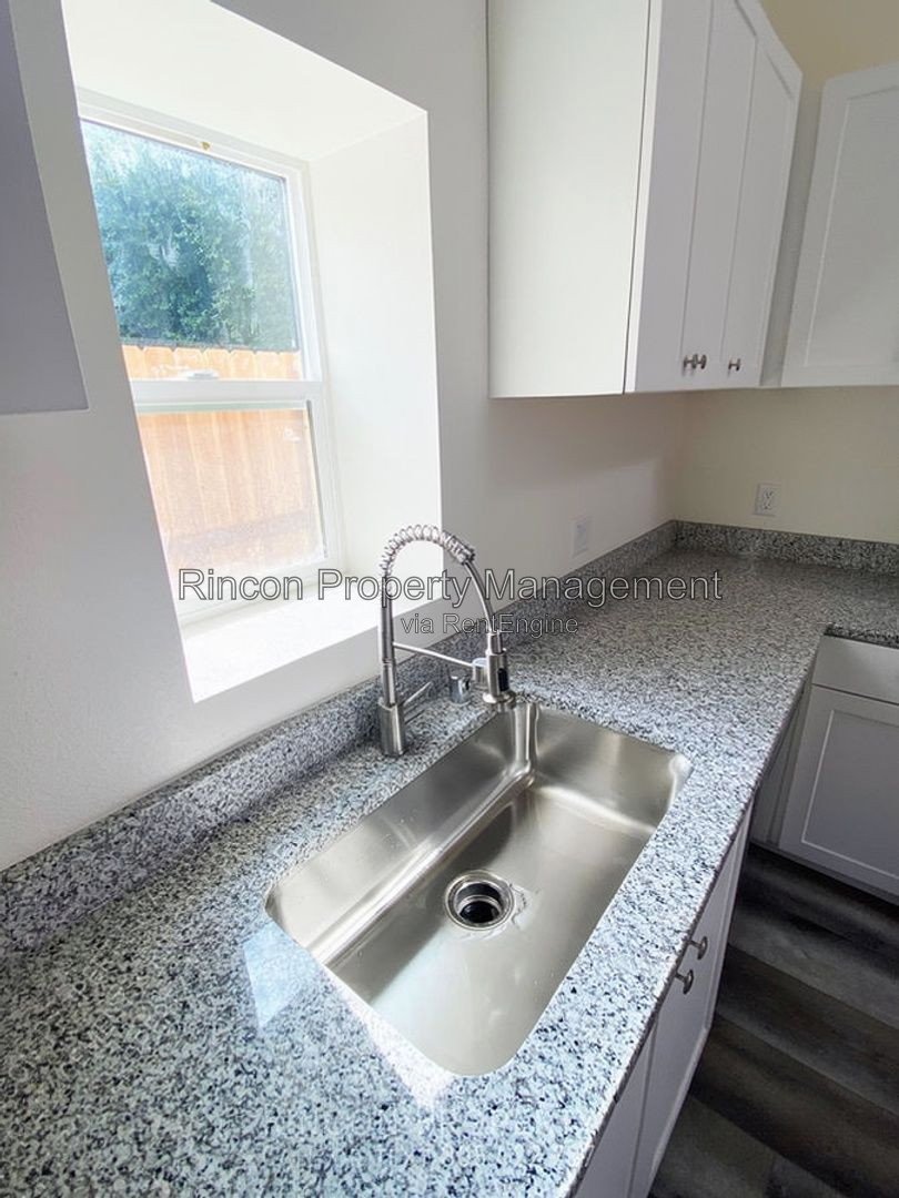 1 bedroom/1 bath *Thousand Oaks* property image