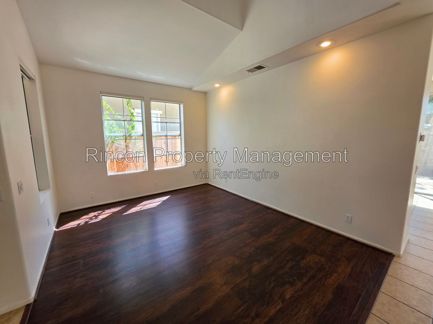 Spacious Camarillo Cul-de-Sac House property image