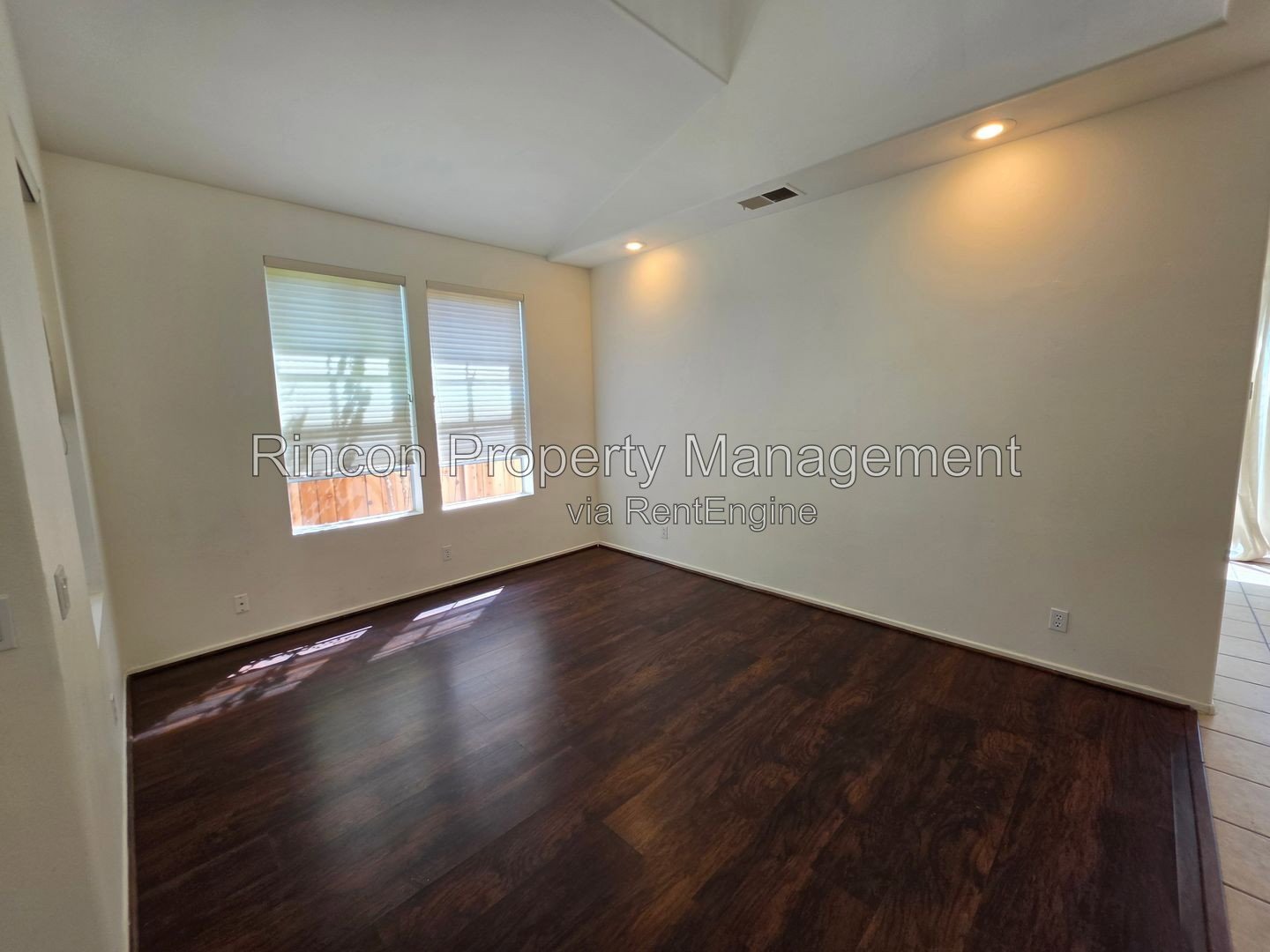 Spacious Camarillo Cul-de-Sac House property image