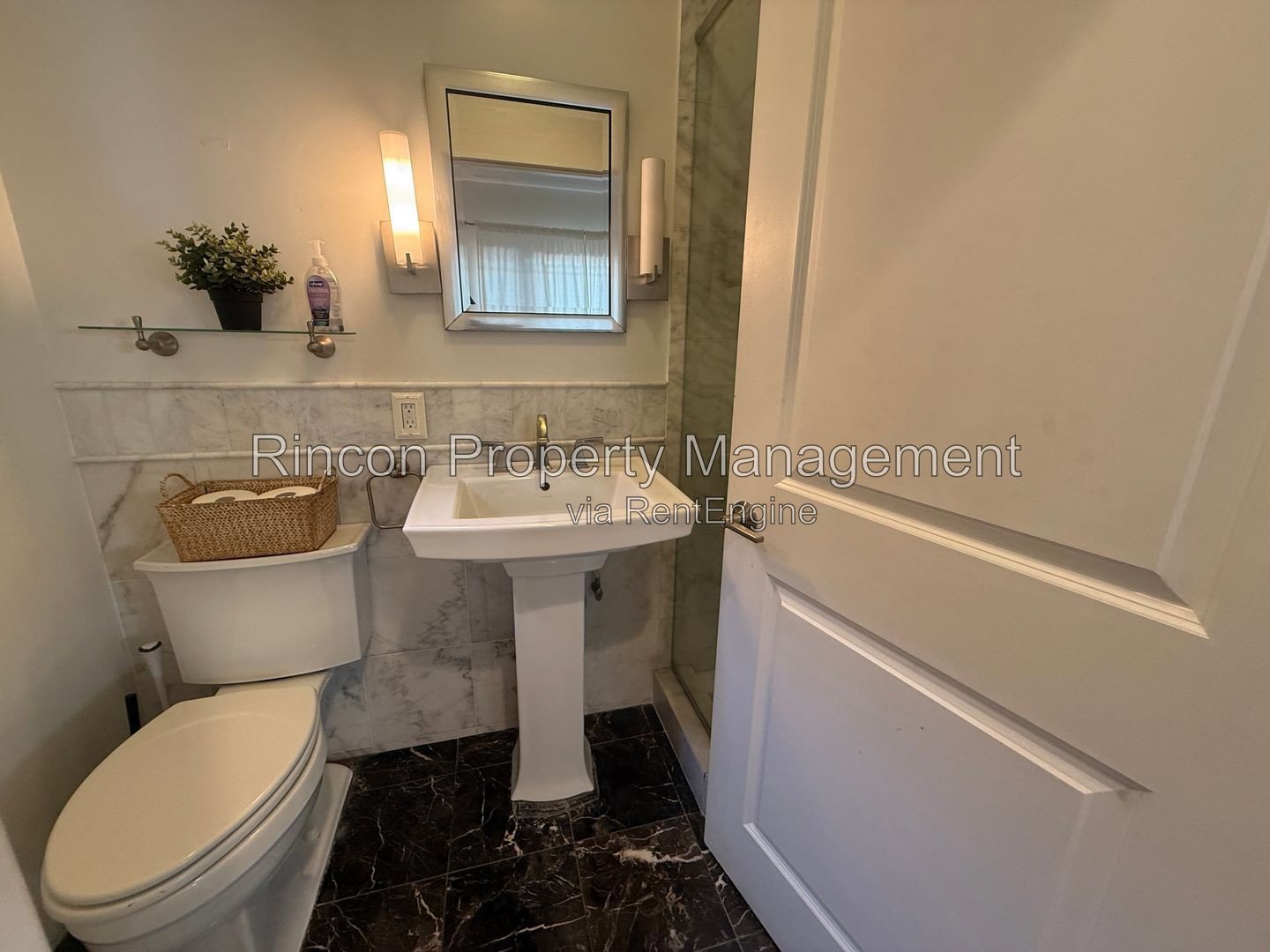 Updated 1 Bedroom Home Near Downtown *1 Bedrooms/2 Baths-760 Square Feet* property image