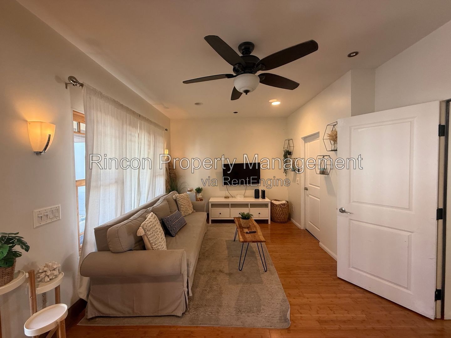 Updated 1 Bedroom Home Near Downtown *1 Bedrooms/2 Baths-760 Square Feet* property image