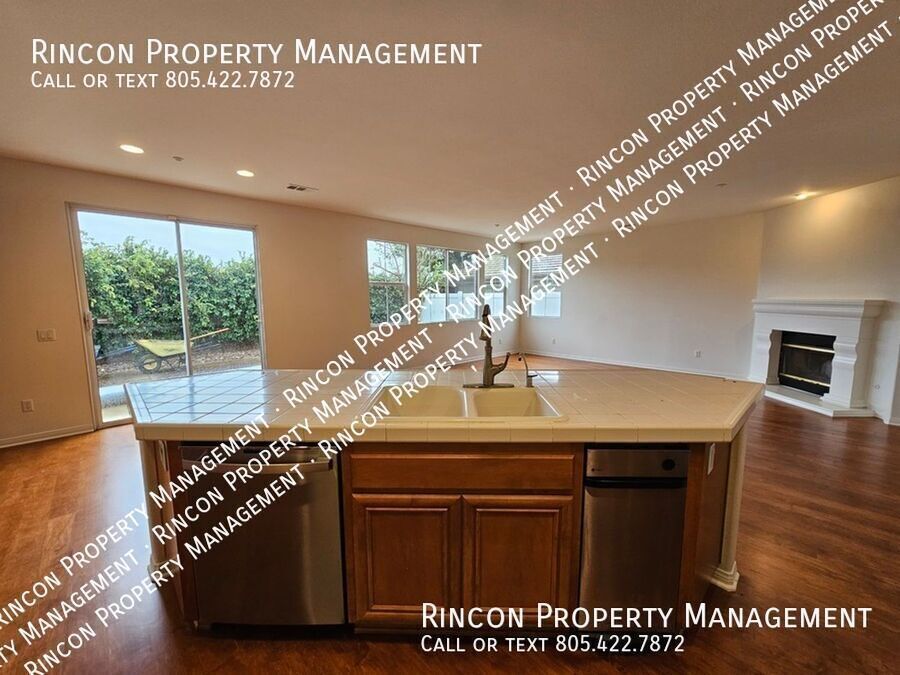 **Elegant 5-Bed Ventura Escape — Coastal Living Within Reach** property image