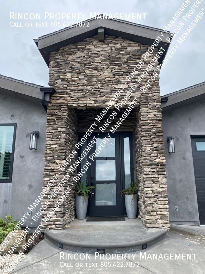 Stunning Hillside Home in Clearpoint *3 Bedrooms--2.5 baths--+ Den* property image