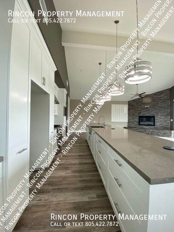 Stunning Hillside Home in Clearpoint *3 Bedrooms--2.5 baths--+ Den* property image