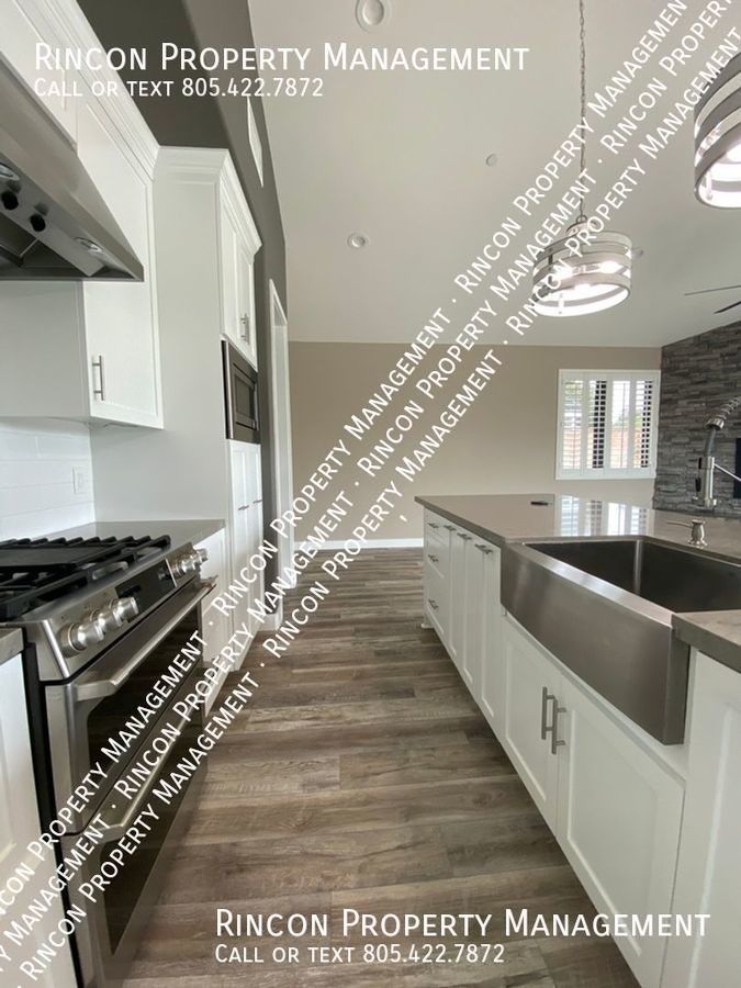 Stunning Hillside Home in Clearpoint *3 Bedrooms--2.5 baths--+ Den* property image