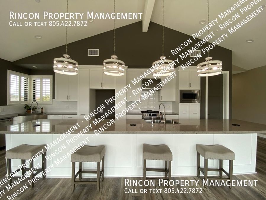 Stunning Hillside Home in Clearpoint *3 Bedrooms--2.5 baths--+ Den* property image