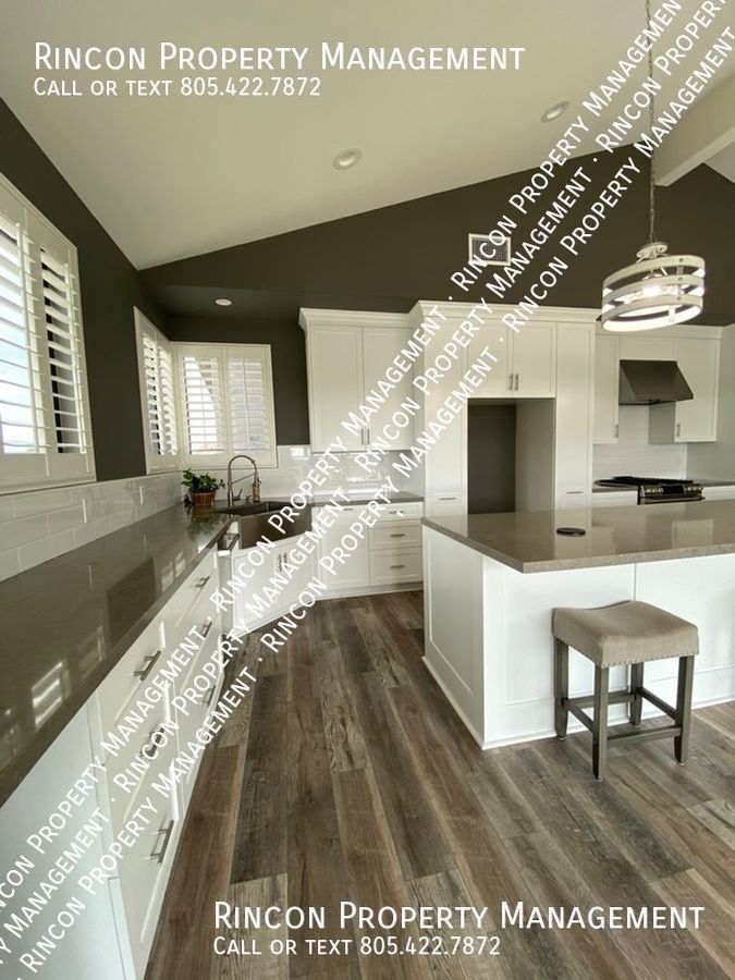 Stunning Hillside Home in Clearpoint *3 Bedrooms--2.5 baths--+ Den* property image