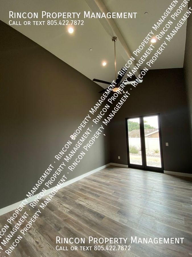 Stunning Hillside Home in Clearpoint *3 Bedrooms--2.5 baths--+ Den* property image