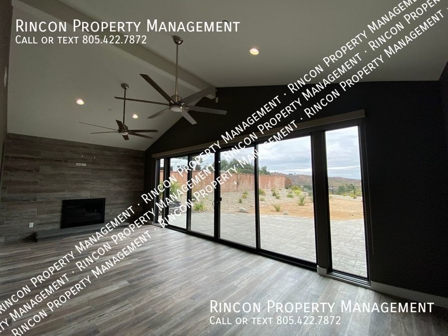 Stunning Hillside Home in Clearpoint *3 Bedrooms--2.5 baths--+ Den* property image