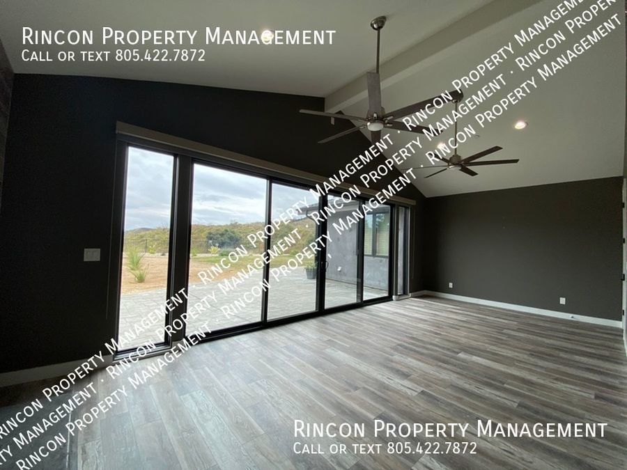 Stunning Hillside Home in Clearpoint *3 Bedrooms--2.5 baths--+ Den* property image