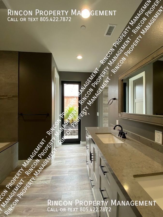 Stunning Hillside Home in Clearpoint *3 Bedrooms--2.5 baths--+ Den* property image