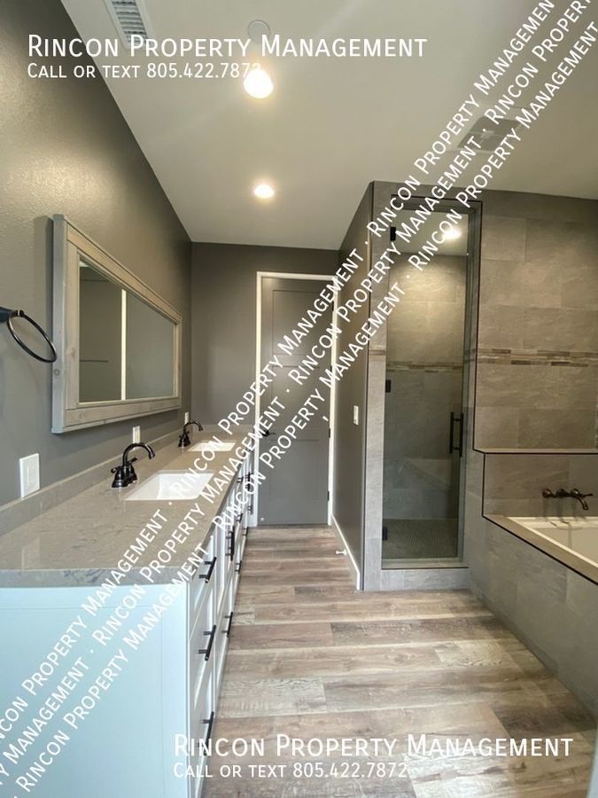 Stunning Hillside Home in Clearpoint *3 Bedrooms--2.5 baths--+ Den* property image