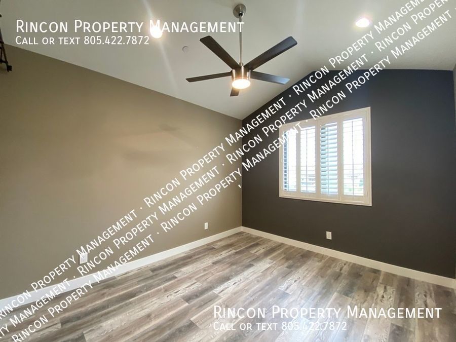 Stunning Hillside Home in Clearpoint *3 Bedrooms--2.5 baths--+ Den* property image