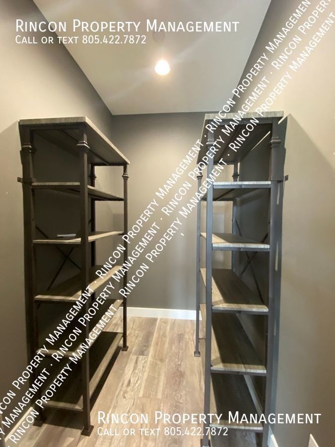 Stunning Hillside Home in Clearpoint *3 Bedrooms--2.5 baths--+ Den* property image