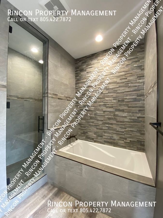 Stunning Hillside Home in Clearpoint *3 Bedrooms--2.5 baths--+ Den* property image