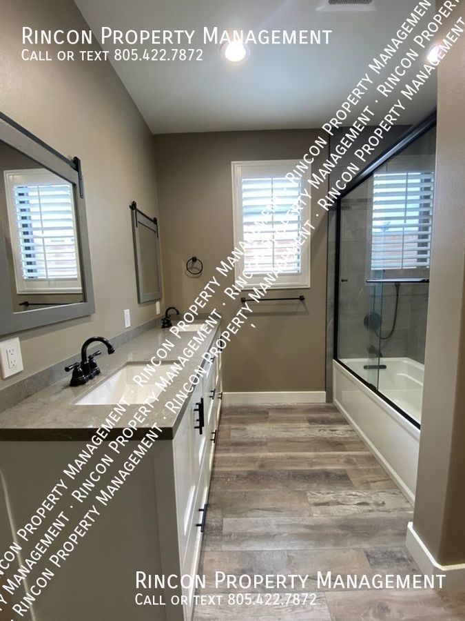 Stunning Hillside Home in Clearpoint *3 Bedrooms--2.5 baths--+ Den* property image