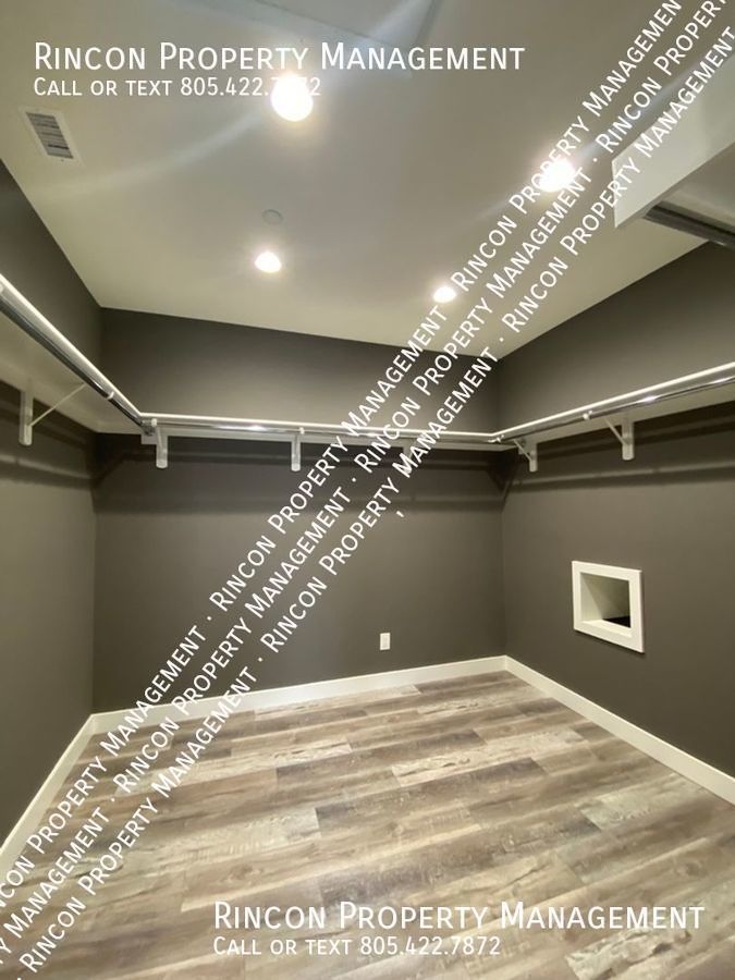 Stunning Hillside Home in Clearpoint *3 Bedrooms--2.5 baths--+ Den* property image