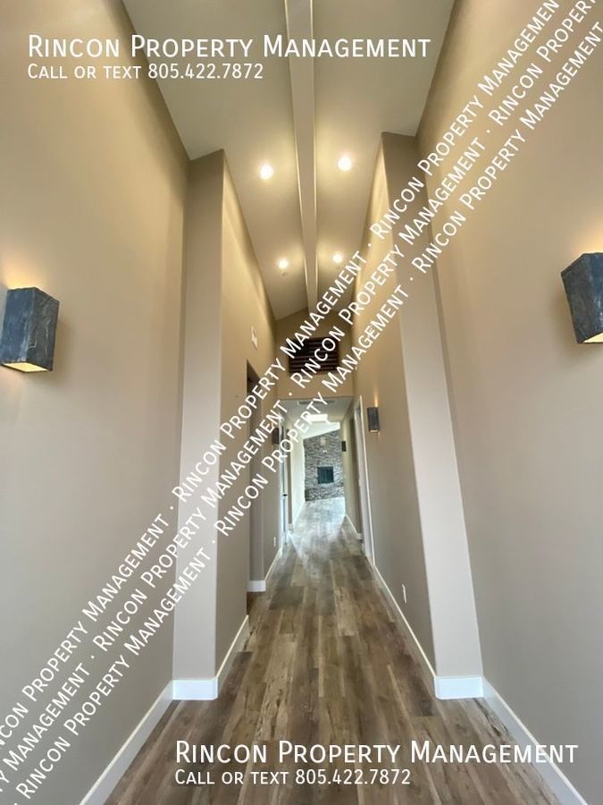 Stunning Hillside Home in Clearpoint *3 Bedrooms--2.5 baths--+ Den* property image