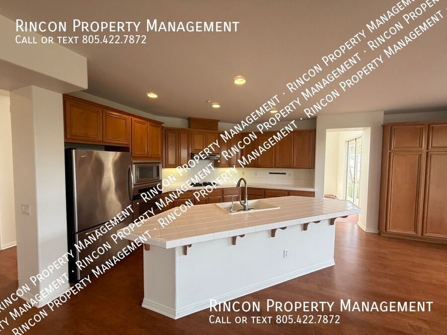 **Elegant 5-Bed Ventura Escape — Coastal Living Within Reach** property image