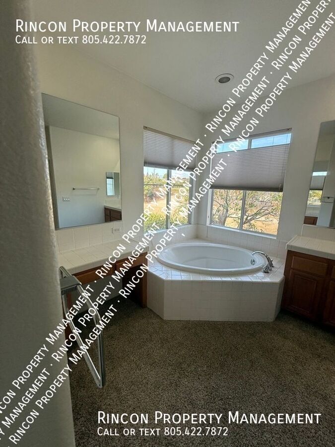 **Elegant 5-Bed Ventura Escape — Coastal Living Within Reach** property image