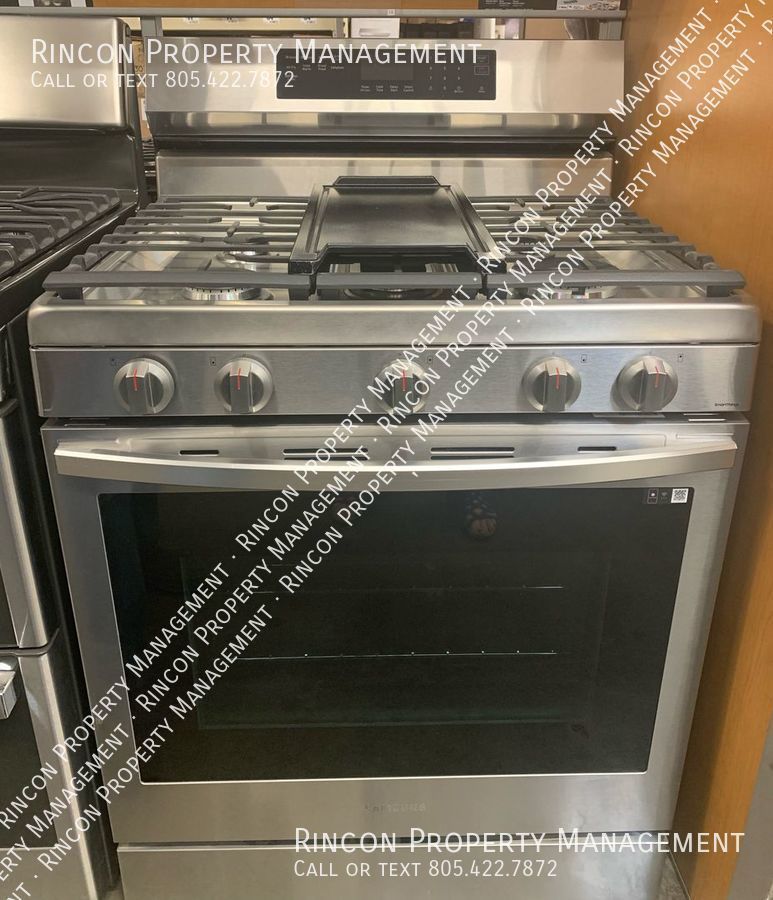 Quaint and Spacious 4 Bedroom Home--Main St. Santa Paula property image