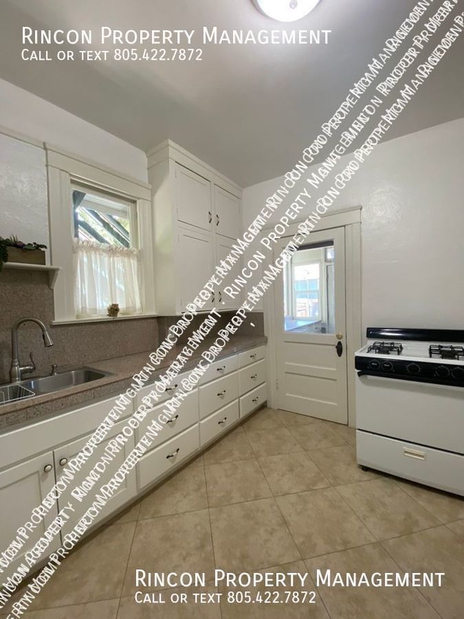 Quaint and Spacious 4 Bedroom Home--Main St. Santa Paula property image